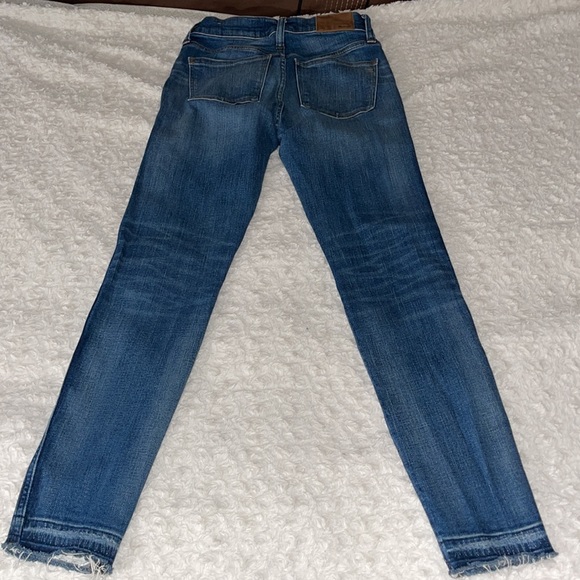 MADEWELL 9" Mid-Rise Skinny Jeans in York Wash Rip and Repair Edition Size 25. - Picture 3 of 16